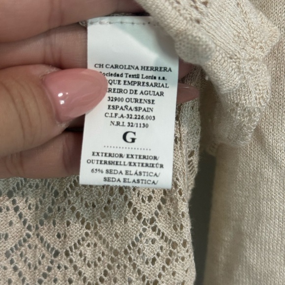 CAROLINA HERRERA Cashmere/Silk Long Sleeve Cardigan Size Large -Missing 1 button - Picture 4 of 6